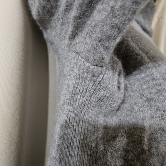 Saks Fifth Avenue Women's 100% Cashmere Turtleneck Sweater Size M Gray Neutral - Picture 5 of 7